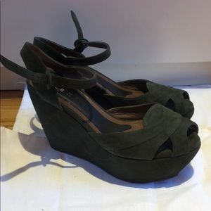 Marni size 8 forest green suede leather platforms